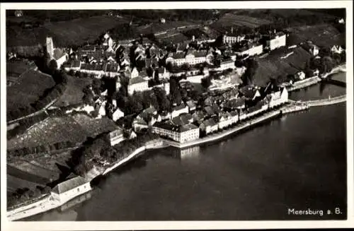 Ak Meersburg am Bodensee, Fliegeraufnahme von Ort und Umgebung