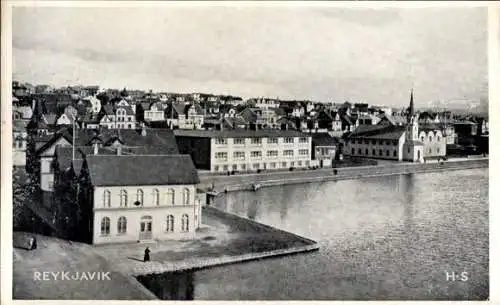Ak Reykjavik Island, Häuser am Wasser, Totalansicht, Kirche