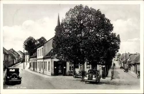 Ak Penkun in Vorpommern, Straße, Häuser, Autos