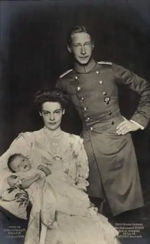 Ak Kronprinzenpaar, Kronprinz Wilhelm von Preußen, Cecilie, Erbprinz Wilhelm
