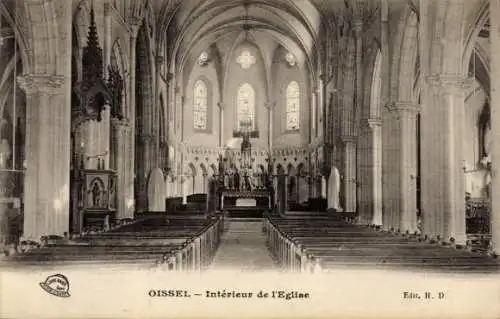 Ak Oissel Seine Maritime, Innenansicht der Kirche, gotische Architektur, lange Bänke, hohe Decken