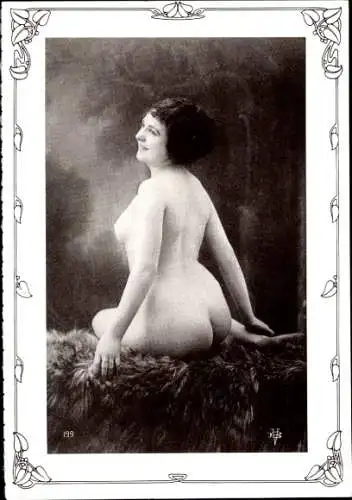 Ak Nackte Frau, Rückenansicht, Playgirl Postkartenbuch, Erotik