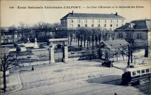 Ak Alfort Val de Marne, Ecole Nationale Veterinaire, La Cour d'Honneur, batiment des Eleves