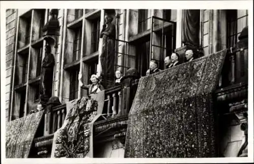 Ak Königin Juliana der Niederlande, Prinz Bernhard, Stadhuis Rotterdam, 1949