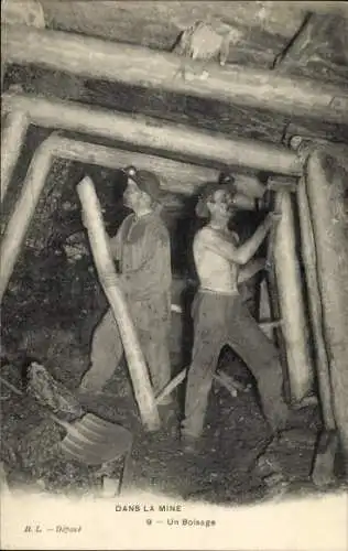 CPA Dans la Mine, Un Boisage