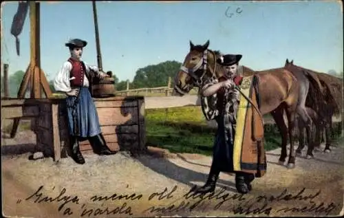 Ak Männer in ungarischen Trachten, Wasserschöpfer, Pferd