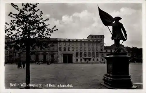 Ak Berlin Tiergarten, Wilhelmplatz, Reichskanzlei, Statue, wolkiger Himmel