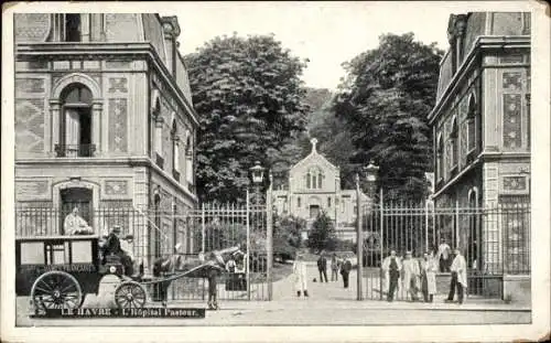 Ak Le Havre Seine Maritime, Historisches Krankenhaus, Tor mit Zäunen, Kutsche, Besucher