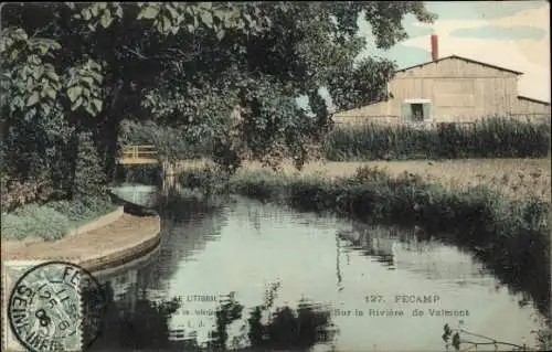 Ak Fécamp Seine Maritime, Flussansicht, Brücke, Gebäude, grüne Bäume, Wasser