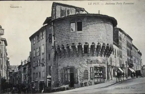 Ak Le Puy en Velay Haute Loire, Antike Pforte Pannessac, alte Gebäude, Straßenszene