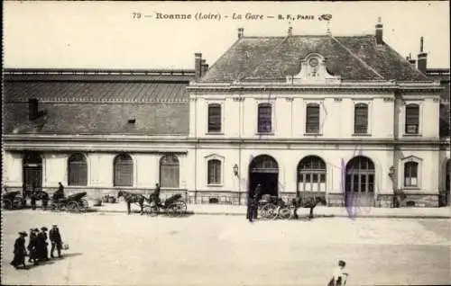 Ak Roanne Loire, Bahnhof, Kutschen