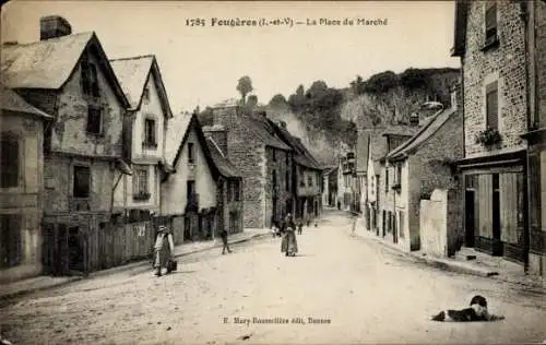 Ak Fougères Ille et Vilaine, Historische Straße, Platz des Marktes, Gebäude aus Stein, Mensche...