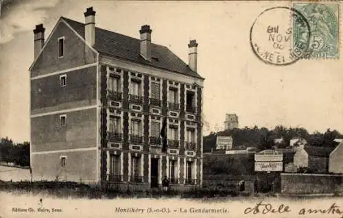 CPA Montlhéry Essonne, La Gendarmerie