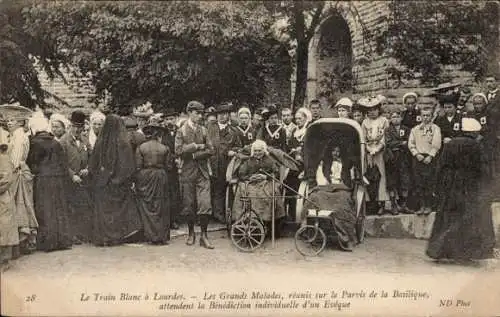 Ak Lourdes Hautes Pyrénées, Les Grands Malades, Parvis der Basilique, Bischof Segen