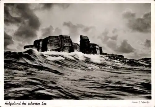 Ak Helgoland, Insel bei schwerer See
