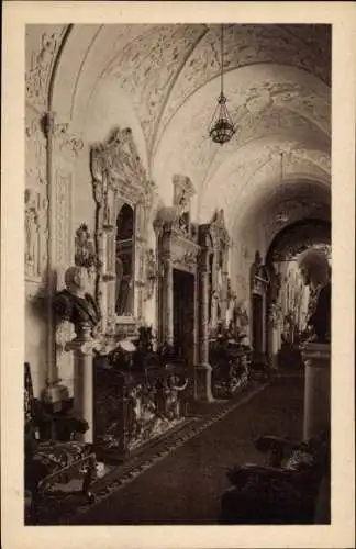 Ak Sinaia Rumänien, Langer Flur, Historische Statuen, Verzierungen, Gemälde