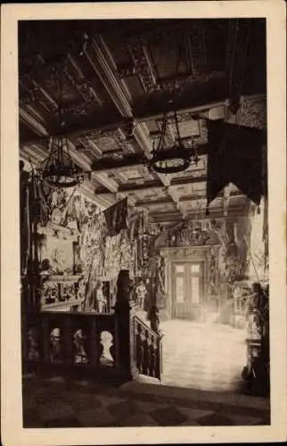 Ak Sinaia Rumänien, Innenansicht der Sala de Arme, Castel Peles, Holzverkleidung, Antiquitäten