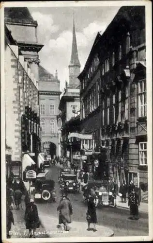 Ak Wien 1 Innere Stadt, Straße mit Gebäuden, Spitzturm, Autos, Menschen