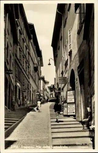 Ak Lugano Kanton Tessin Schweiz, Straße Via della Cattedrale, Hotel Bachweis, Geschäfte