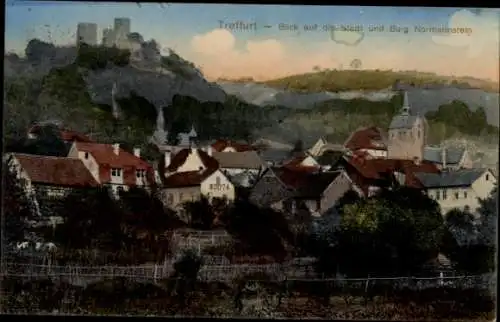 Ak Treffurt an der Werra, Blick auf die Stadt und Burg Normannstein,  Häuser, Landschaft