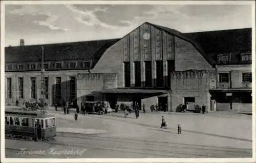 Ak Karlsruhe in Baden, Hauptbahnhof   Architektur, Straßenbahn, Menschen