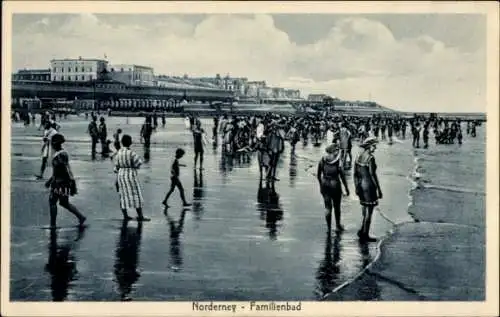 Ak Nordseebad Norderney Ostfriesland,  Strandansicht, Personen am Wasser, Familienbad