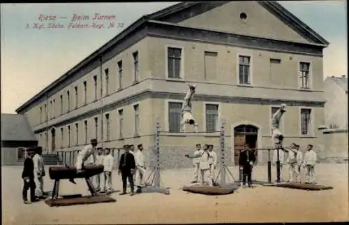 Ak Riesa an der Elbe Sachsen, Sportler, Geräteturnen, Kgl. Sächsisches Feldartillerie-Regiment 6 