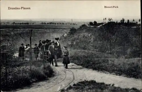 Ak Dresden Plauen, Bienert-Park, Spazierweg
