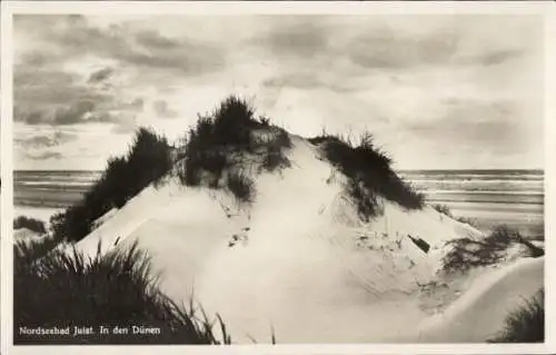 Ak Nordseebad Juist in Ostfriesland, Düne, Grasbewachsen, Nordseebad, Wolken, Strand