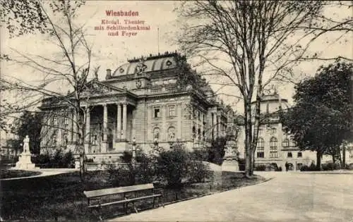 Ak Wiesbaden in Hessen,  Königl. Theater, Schillerdenkmal, wieder grünes Parkgelände