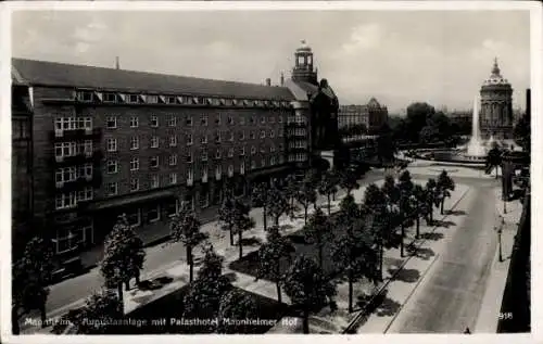 Ak Mannheim in Baden, Fugustaanlage, Palasthotel Mannheimer Hof, Brunnen, Bäume, urbanes Ambiente