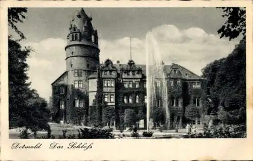 Ak Detmold am Teutoburger Wald, Schloss   Architektur, Brunnen, Parkanlage