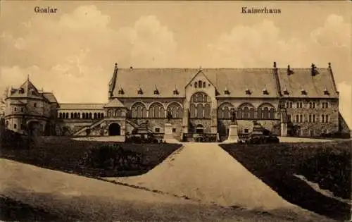 Ak Goslar am Harz, Kaiserhaus, s Gebäude, Landschaft, Himmel
