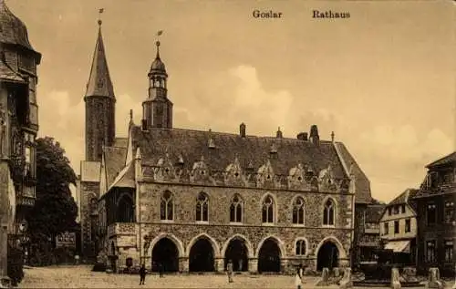 Ak Goslar am Harz, Rathaus, s Gebäude, Menschen, Wolken, detaillierte Architektur