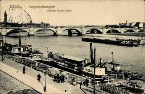 Ak Dresden Altstadt, Dampfschifflandeplatz, Friedrich-August-Brücke, Schiffe
