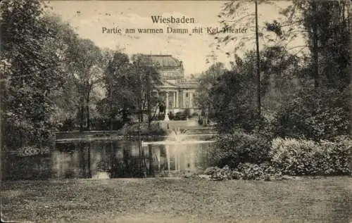 Ak Wiesbaden in Hessen,  Park mit Teich, Kgl. Theater, Natur, Brunnen