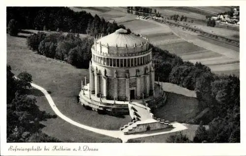 Ak Kelheim an der Donau Niederbayern, Befreiungshalle, beeindruckende Architektur, umgeben von na