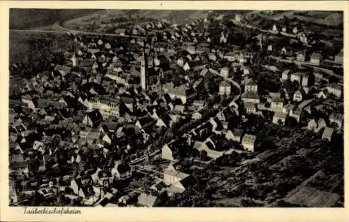 Ak Tauberbischofsheim in Baden, Luftaufnahme der Stadt, viele Wohnhäuser, Kirche sichtbar
