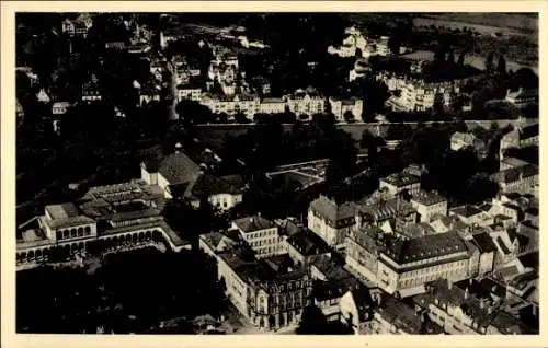 Ak Bad Kissingen Unterfranken Bayern, Luftaufnahme von   Architektur, evtl. kurortliche Einrichtu
