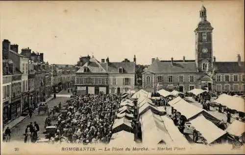 Ak Romorantin Lanthenay Loir et Cher, Marktplatz mit vielen Menschen, Zelte, historische Gebäude