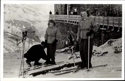 Ak Prinzessinnen Beatrix und Irene, Skifahrt, Niederländisches Königshaus, 1950