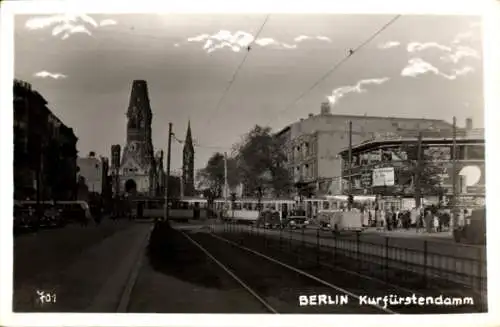 Ak Berlin Charlottenburg, Kurfürstendamm, Kurfürstendamm, Trams, Kaiser-Wilhelm-Gedächtniskirche