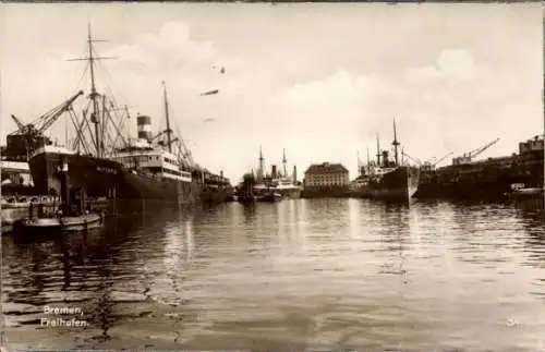 Ak Dampfer Bremen, Norddeutscher Lloyd Bremen, Turbinenschnelldampfer, Schiff im Wasser, Hafen...