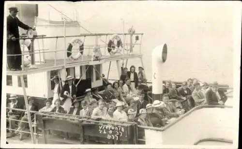 Foto Ak Fährschiff Victoria, Fähre, Passagiere