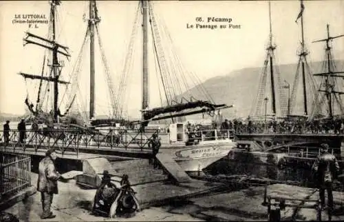 Ak Fécamp Seine Maritime, Hafenansicht, Schiffe, Quai, Passage au Pont, maritime Szene