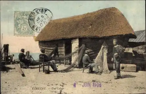 Ak Etretat Seine Maritime, Une Caloge, Partie an einer Fischerhütte