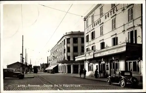 Ak Roanne Loire, Cours de la République, Grand Hotel, alte Autos, Straßenansicht