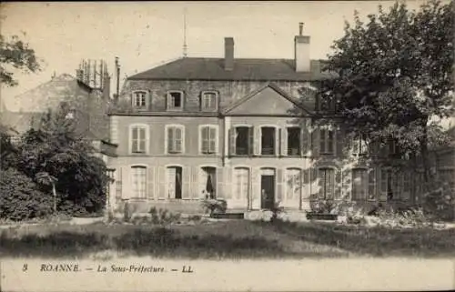 Ak Roanne Loire, Vorderansicht eines Gebäudes, La Sous-Préfecture, umgeben von Bäumen