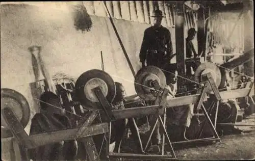 CPA Afrique, Tissage de tolle a sacs