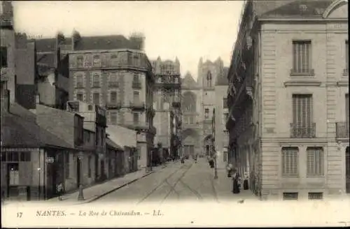 Ak Nantes Loire Atlantique, Stadtansicht, Rue de Chateaudun, historische Architektur, Straßenbahn